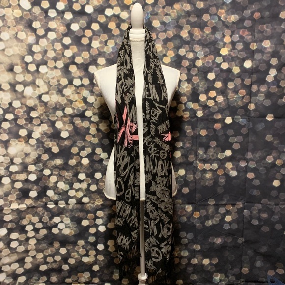 ⭐️NEW YORK PEACE & LOVE SCARF BEAUTIFUL ⭐️ - Picture 3 of 8